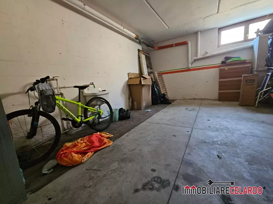 Immagine 2 di Garage in vendita  a Colle Di Val D'elsa