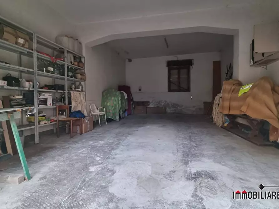 Immagine 1 di Garage in vendita  a Poggibonsi