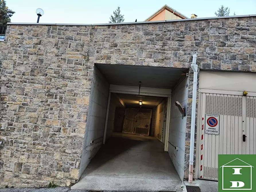 Immagine 2 di Garage in vendita  30/1A a Trieste