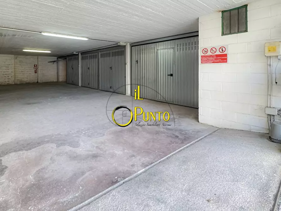 Immagine 3 di Garage in vendita  149 a San Remo