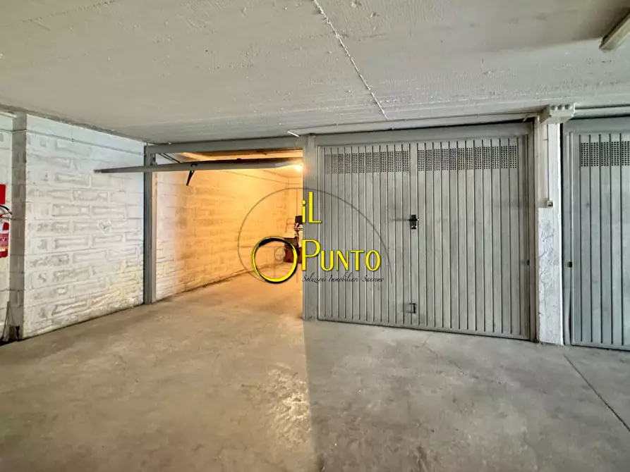 Immagine 5 di Garage in vendita  149 a San Remo