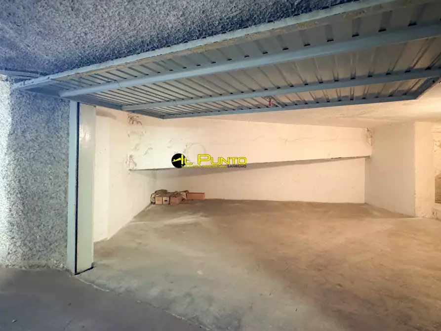 Immagine 1 di Garage in vendita  241 a San Remo
