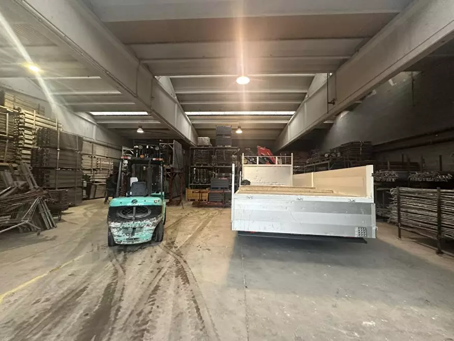 Immagine 2 di Capannone industriale in vendita  a Parabiago