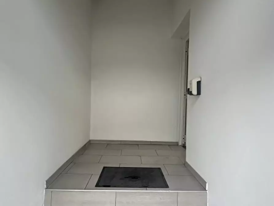 Immagine 5 di Capannone industriale in vendita  a Parabiago