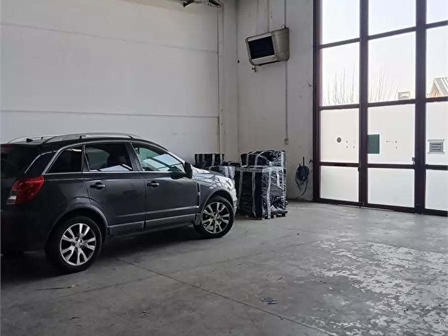 Immagine 3 di Capannone industriale in vendita  a Parma