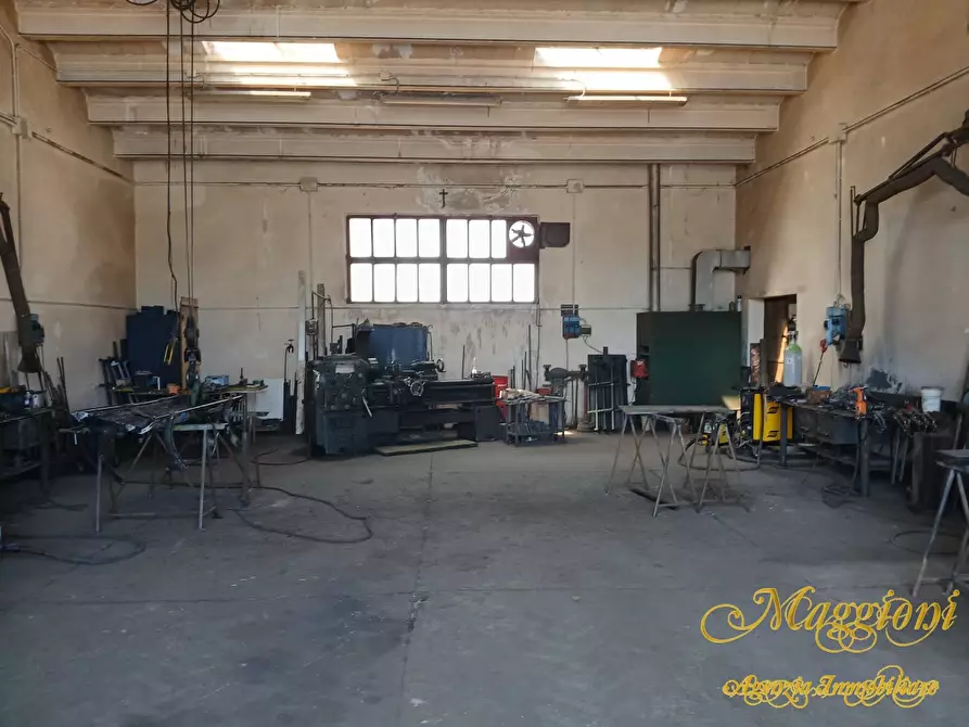 Immagine 2 di Capannone industriale in vendita  a Parma