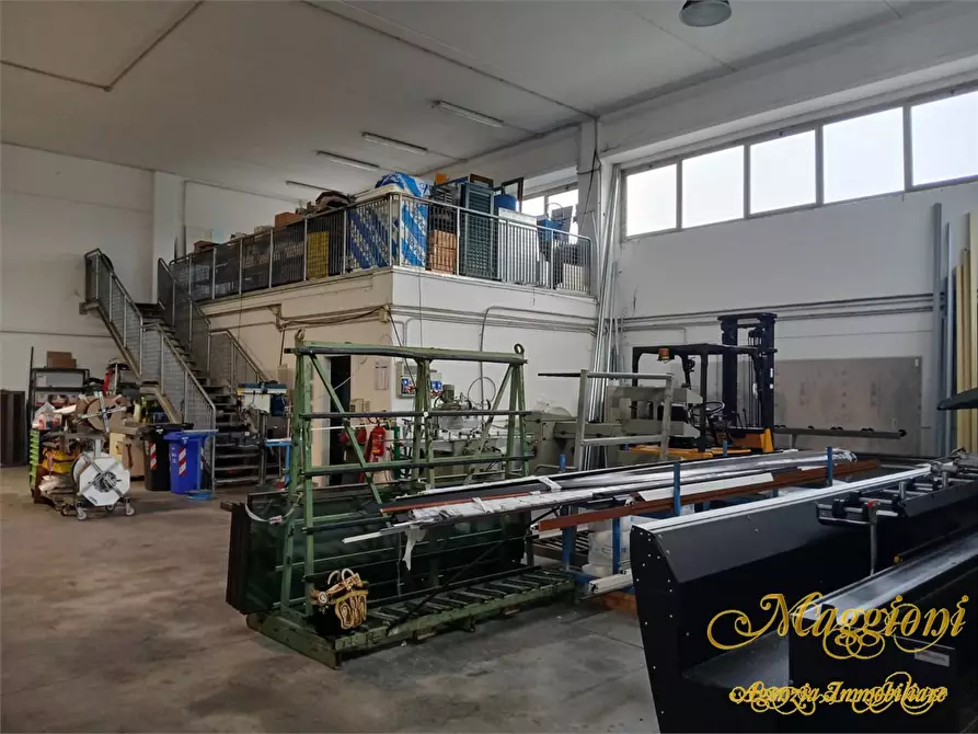 Immagine 5 di Capannone industriale in vendita  a Parma