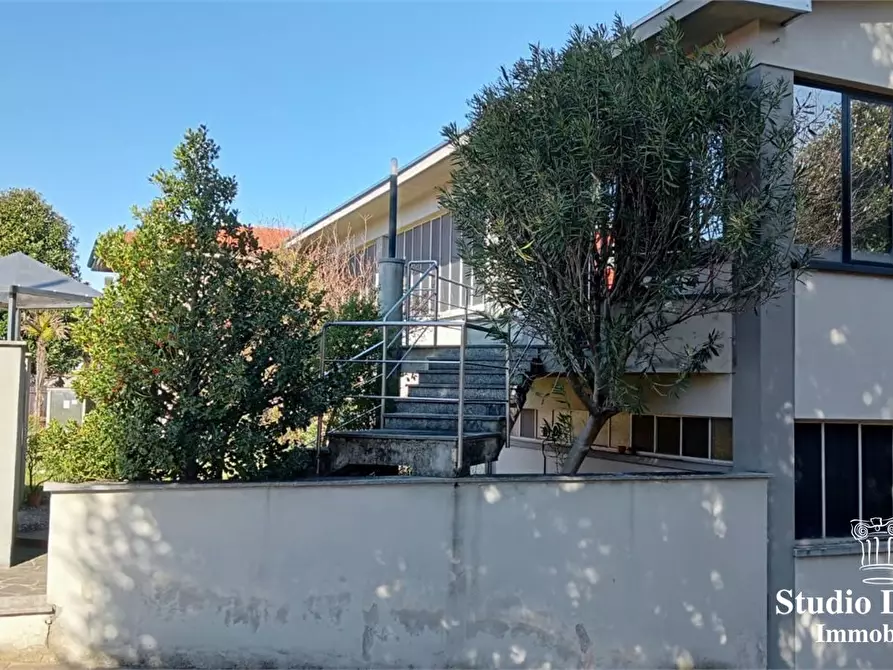 Immagine 2 di Capannone industriale in vendita  a Seregno