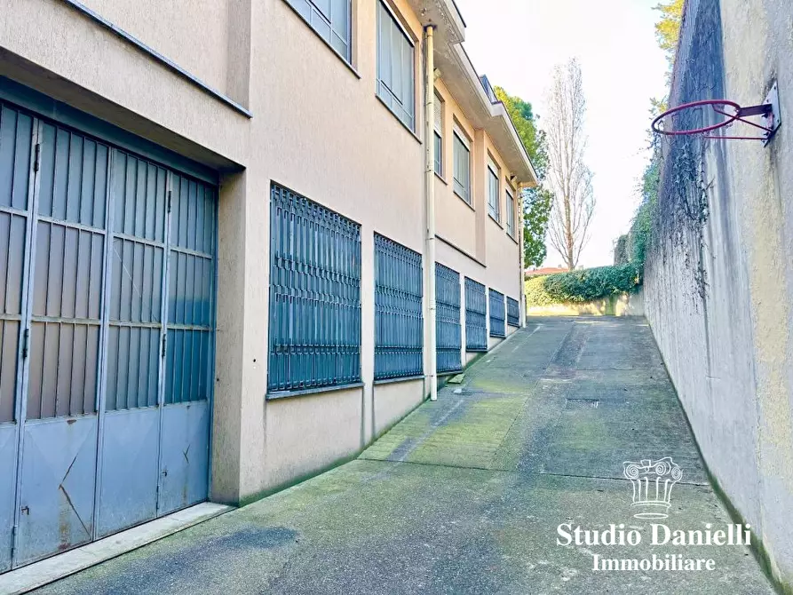 Immagine 9 di Capannone industriale in vendita  10 a Carate Brianza