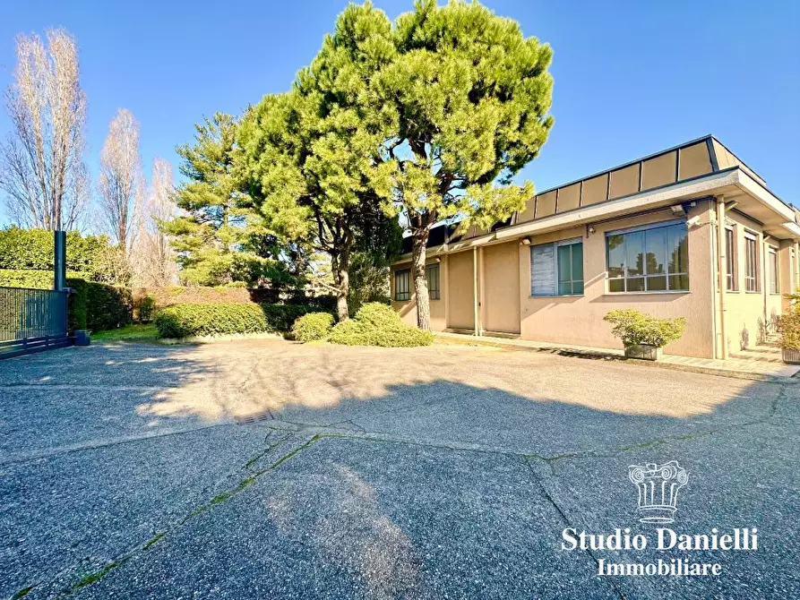 Immagine 1 di Capannone industriale in vendita  10 a Carate Brianza