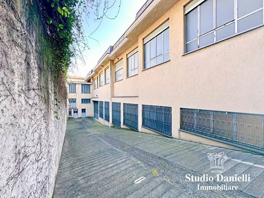 Immagine 7 di Capannone industriale in vendita  10 a Carate Brianza