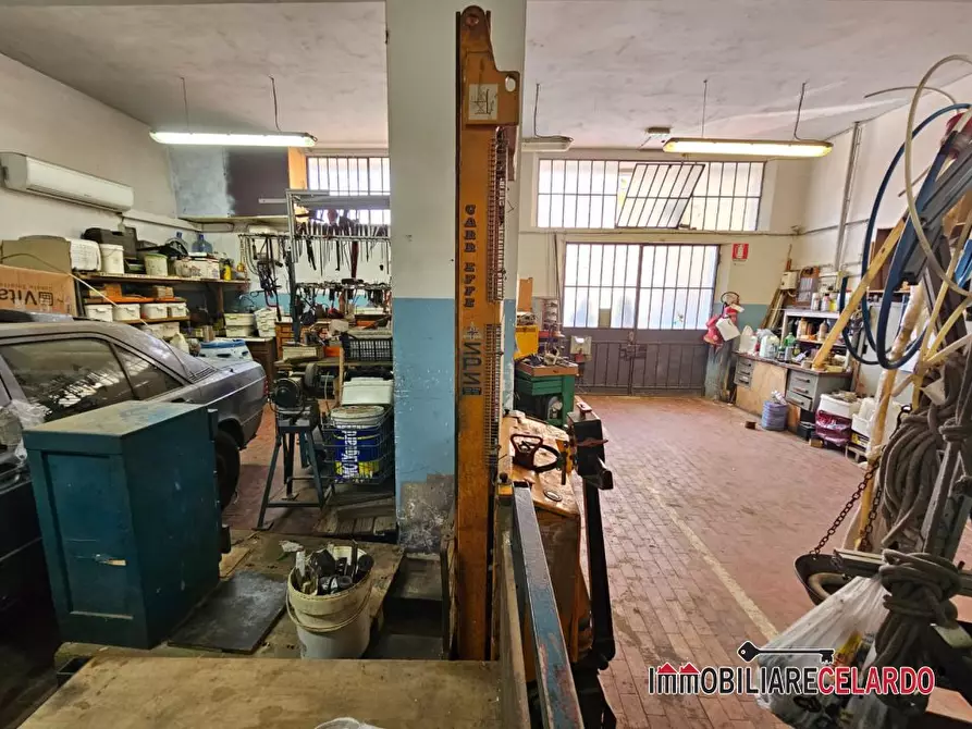 Immagine 6 di Capannone industriale in vendita  a Poggibonsi