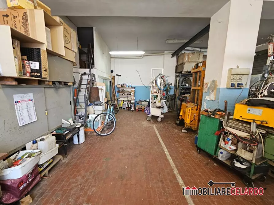 Immagine 3 di Capannone industriale in vendita  a Poggibonsi