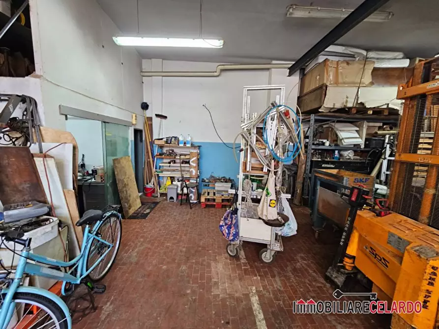 Immagine 4 di Capannone industriale in vendita  a Poggibonsi