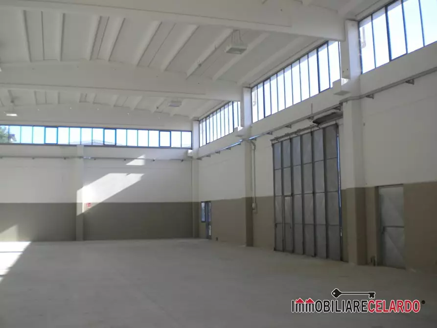 Immagine 1 di Capannone industriale in vendita  a Colle Di Val D'elsa