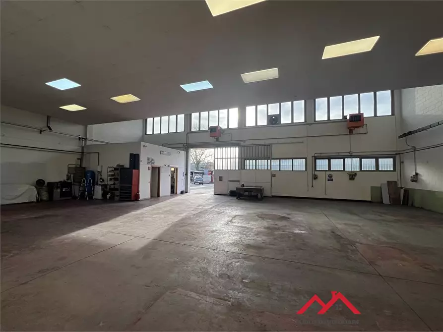 Immagine 4 di Capannone industriale in vendita  a Cernusco Sul Naviglio