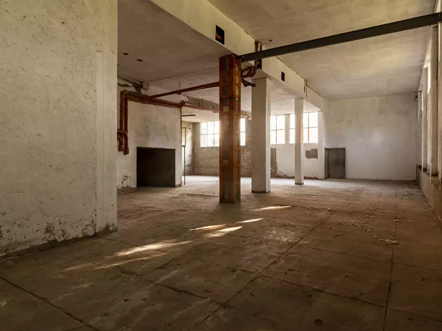 Immagine 1 di Magazzino in vendita  25 a Lecco