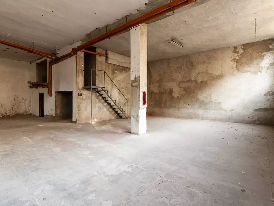 Immagine 9 di Magazzino in vendita  25 a Lecco