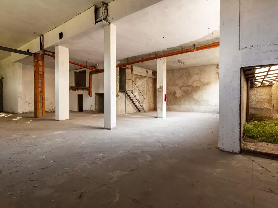 Immagine 10 di Magazzino in vendita  25 a Lecco