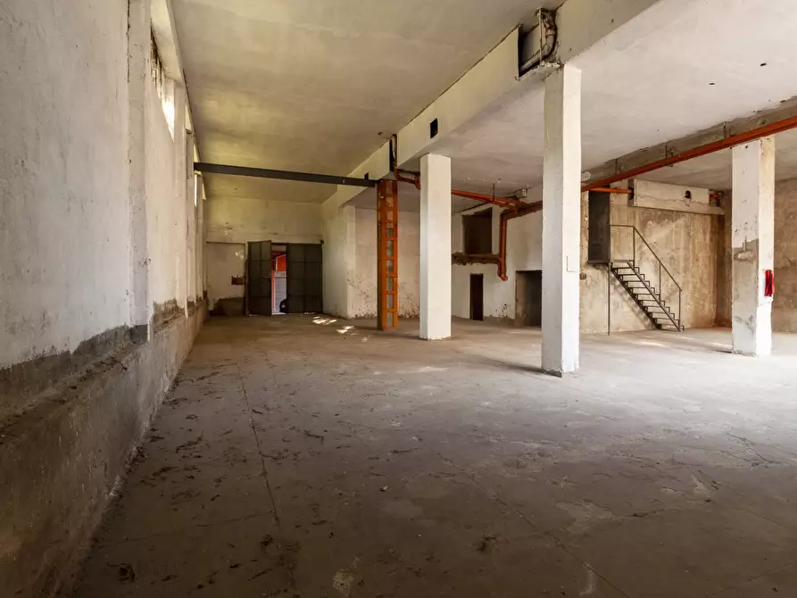 Immagine 3 di Magazzino in vendita  25 a Lecco