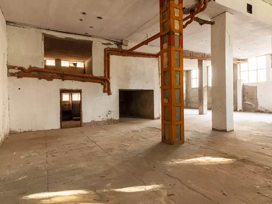 Immagine 4 di Magazzino in vendita  25 a Lecco