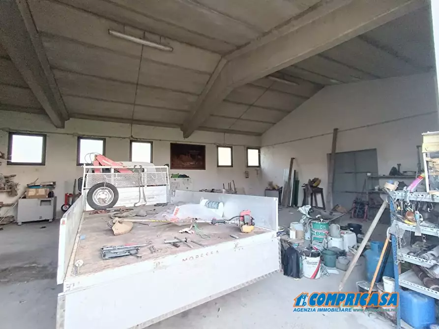 Immagine 2 di Capannone industriale in vendita  a Este
