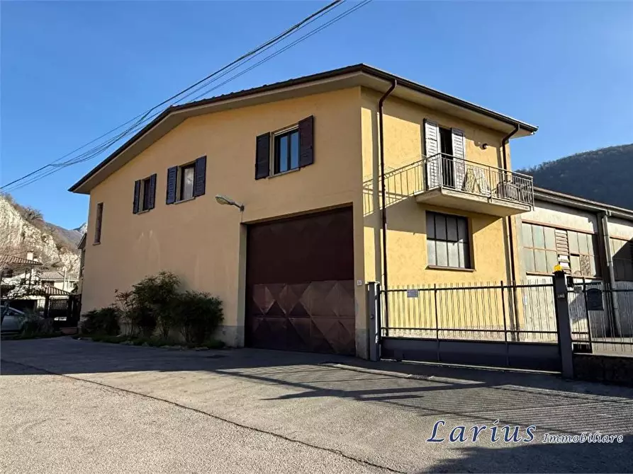 Immagine 1 di Casa indipendente in vendita  5 a Canzo