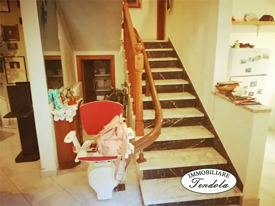 Immagine 8 di Casa indipendente in vendita  a Ortonovo