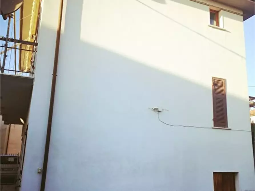 Immagine 3 di Casa indipendente in vendita  a Ortonovo