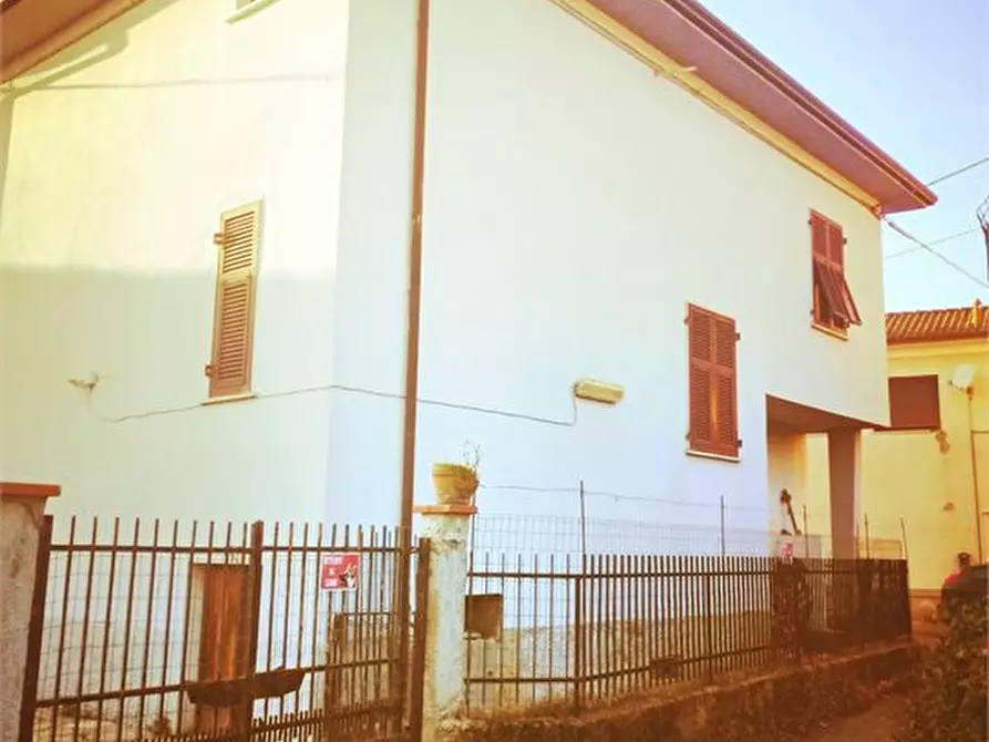 Immagine 1 di Casa indipendente in vendita  a Ortonovo