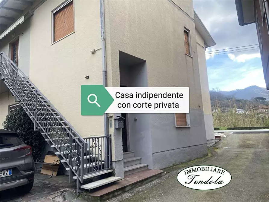 Immagine 2 di Casa indipendente in vendita  a Ortonovo