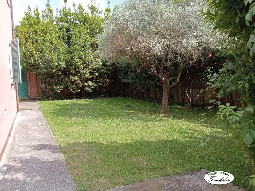 Immagine 5 di Casa indipendente in vendita  a Castelnuovo Magra