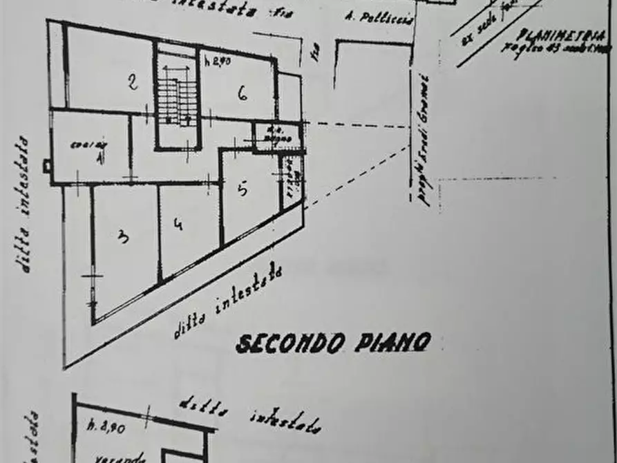 Immagine 2 di Casa indipendente in vendita  a Carrara