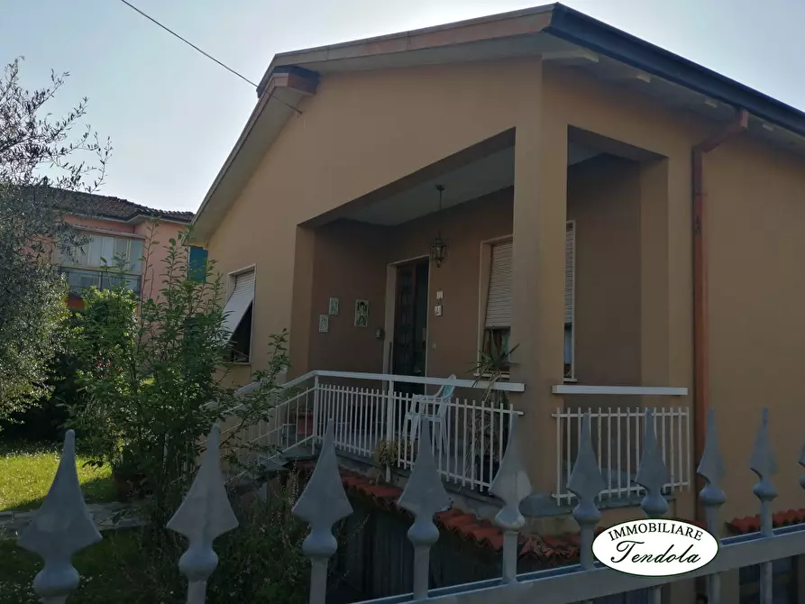 Immagine 1 di Casa indipendente in vendita  a Fosdinovo