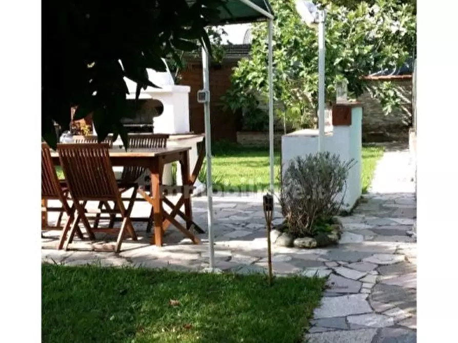 Immagine 5 di Casa semindipendente in vendita  a Castelnuovo Magra