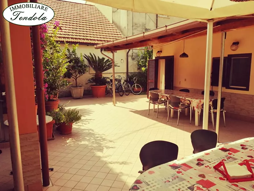 Immagine 1 di Casa semindipendente in vendita  a Ameglia