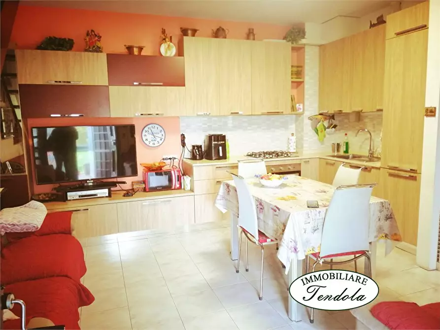 Immagine 2 di Casa semindipendente in vendita  a Ortonovo