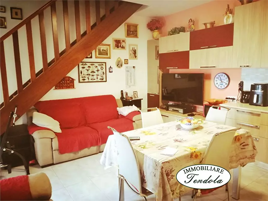 Immagine 1 di Casa semindipendente in vendita  a Ortonovo