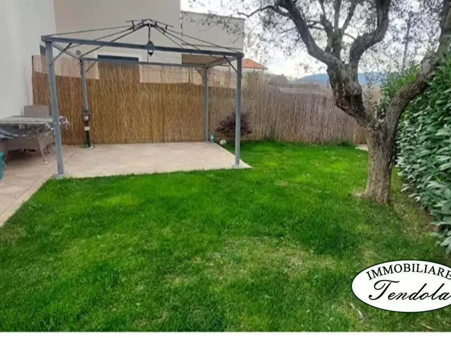 Immagine 1 di Casa semindipendente in vendita  a Sarzana