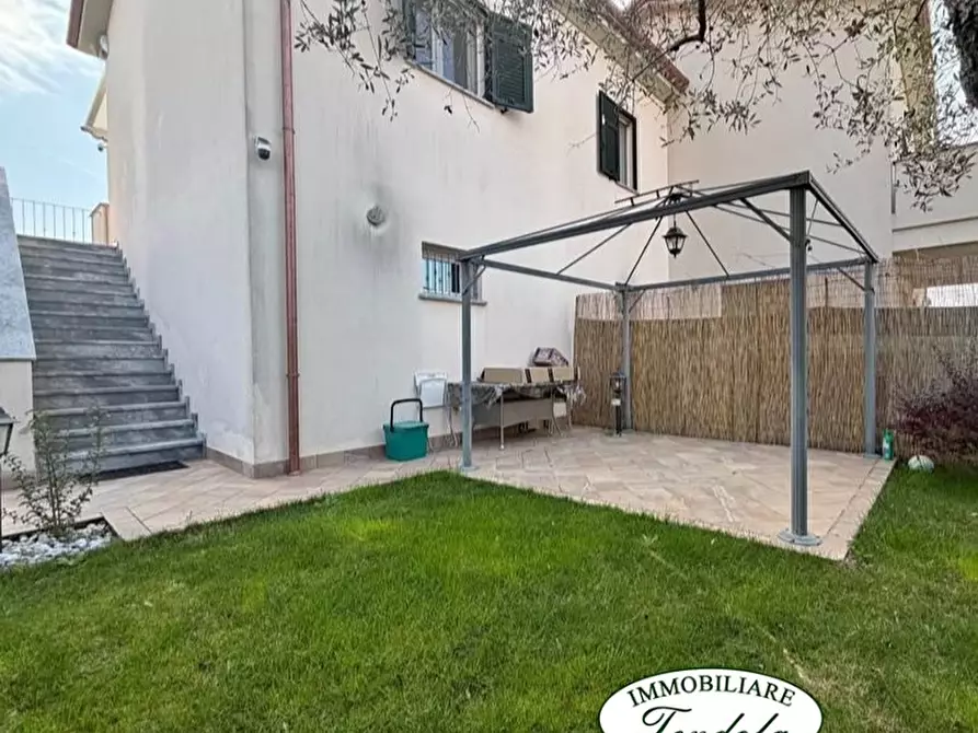 Immagine 1 di Casa semindipendente in vendita  a Sarzana