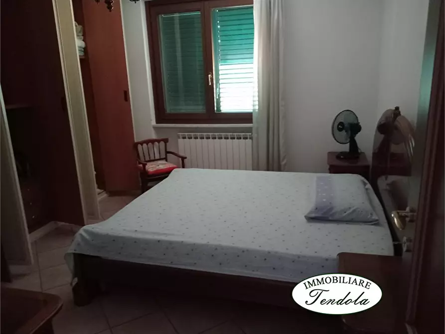 Immagine 5 di Casa semindipendente in vendita  a Ortonovo