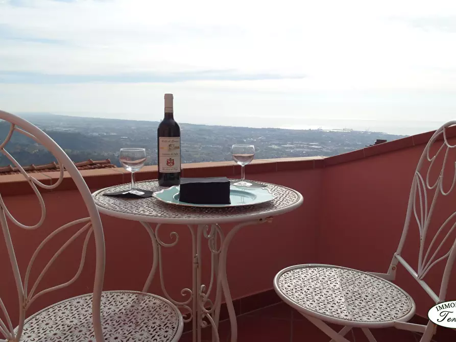 Immagine 1 di Casa semindipendente in vendita  a Ortonovo