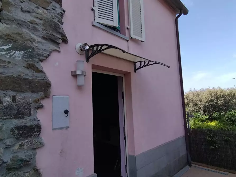 Immagine 1 di Casa semindipendente in vendita  a Fosdinovo