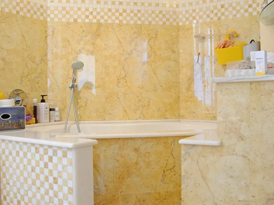 Immagine 7 di Casa indipendente in vendita  a Bordighera