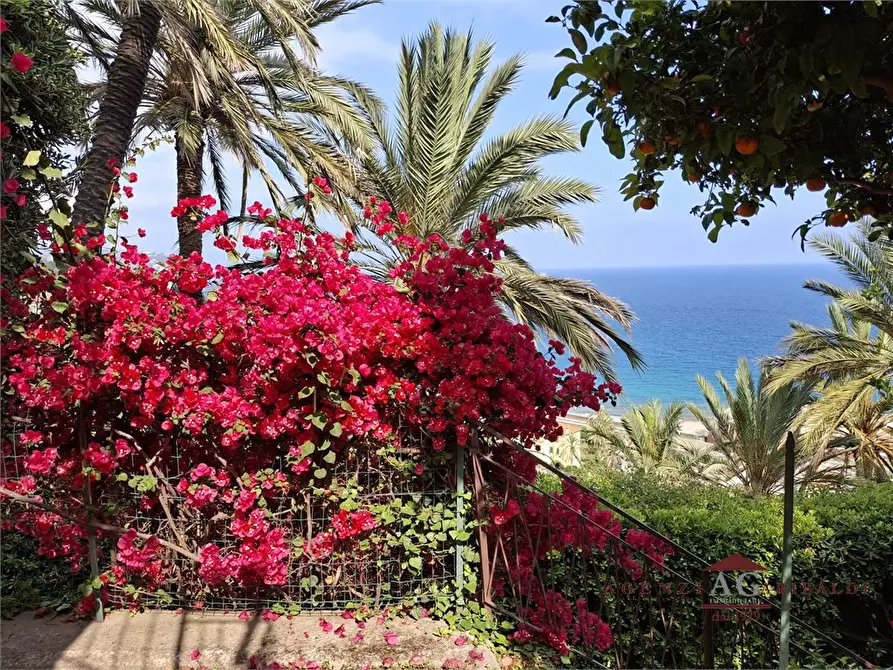 Immagine 10 di Casa indipendente in vendita  a Bordighera