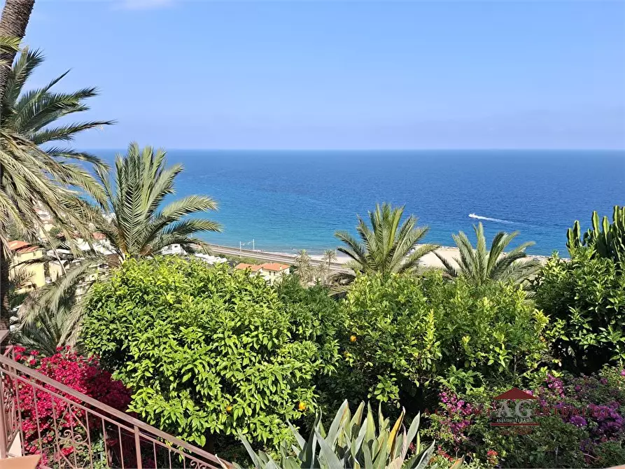 Immagine 1 di Casa indipendente in vendita  a Bordighera