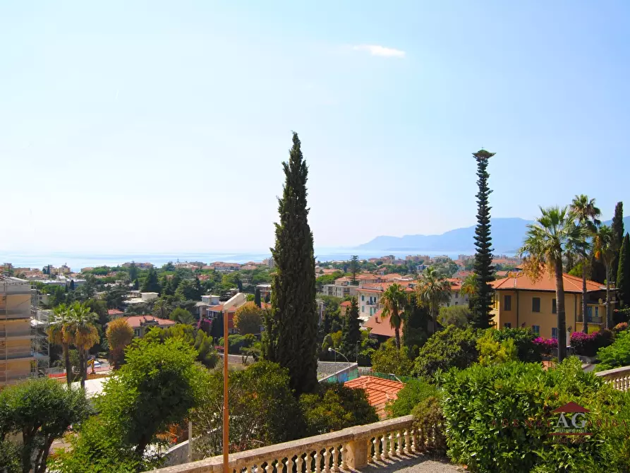 Immagine 1 di Casa semindipendente in vendita  a Bordighera