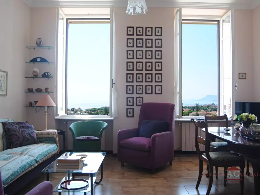 Immagine 2 di Casa semindipendente in vendita  a Bordighera