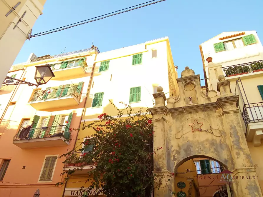 Immagine 1 di Casa semindipendente in vendita  a Bordighera