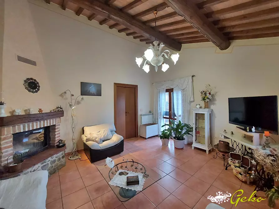 Immagine 1 di Villa in vendita  a San Gimignano